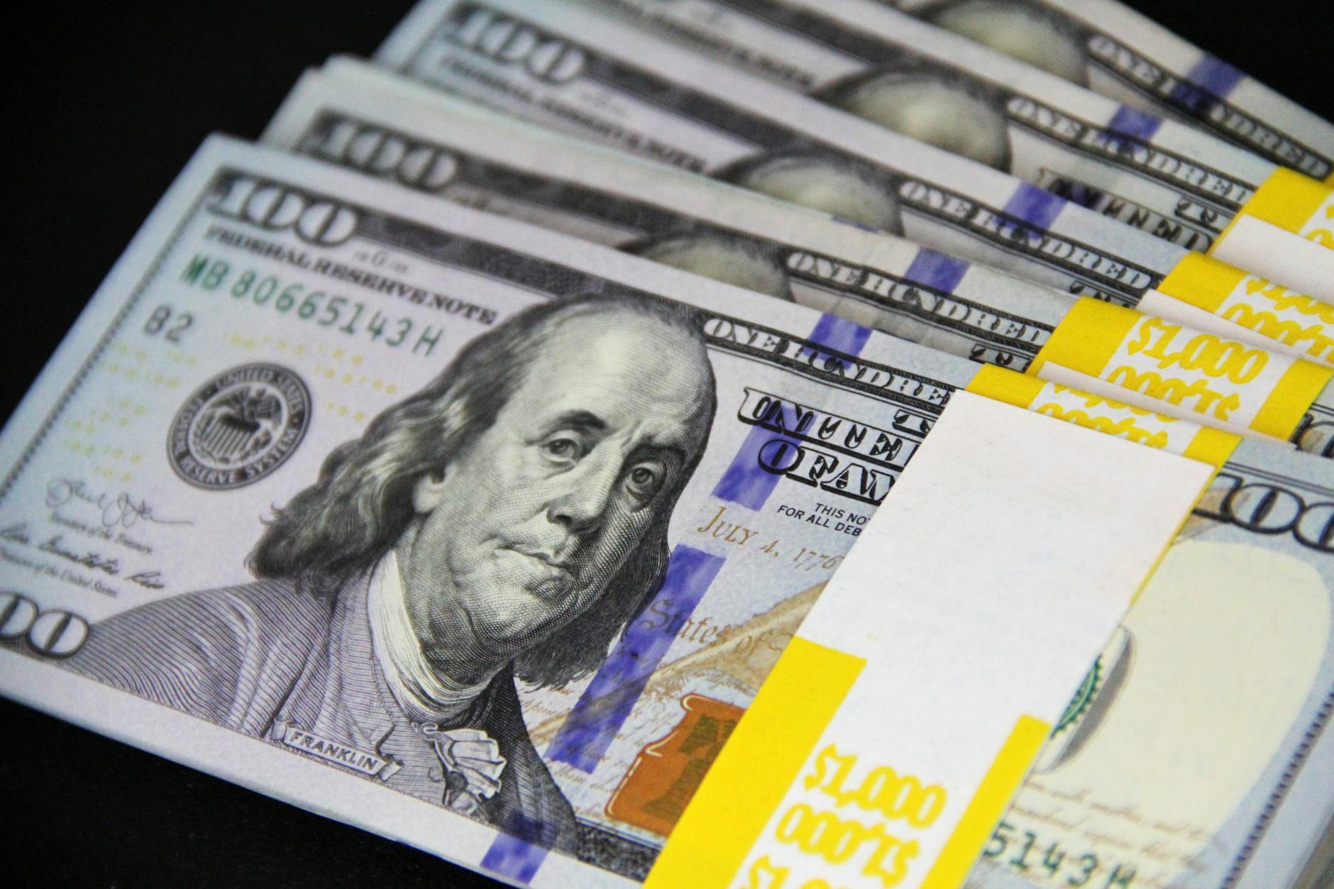 Bond Ladders vs Bond Funds: Your 2026 Income Strategy