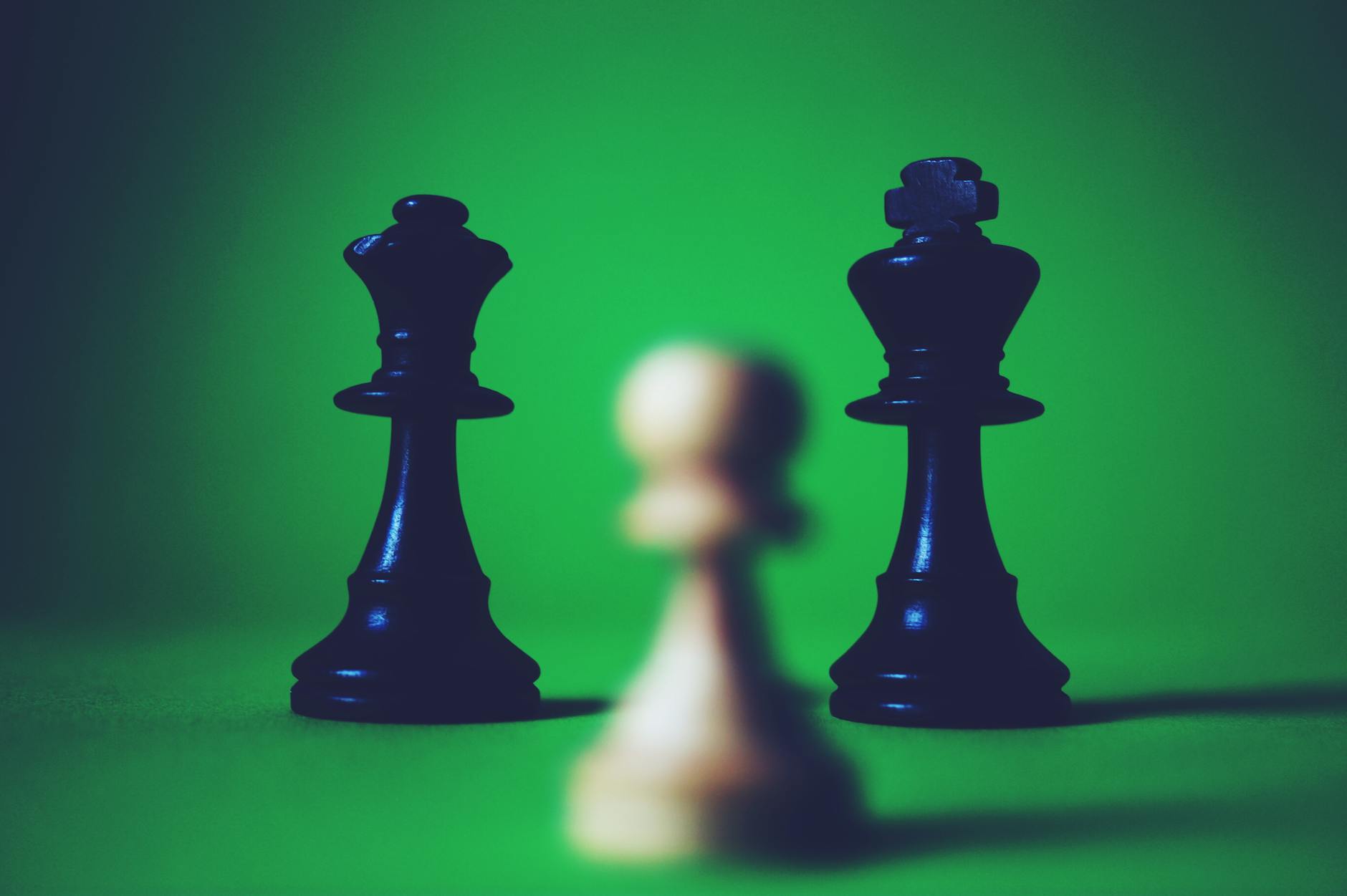 Dividend Aristocrats vs. Kings: Which Stocks to Buy