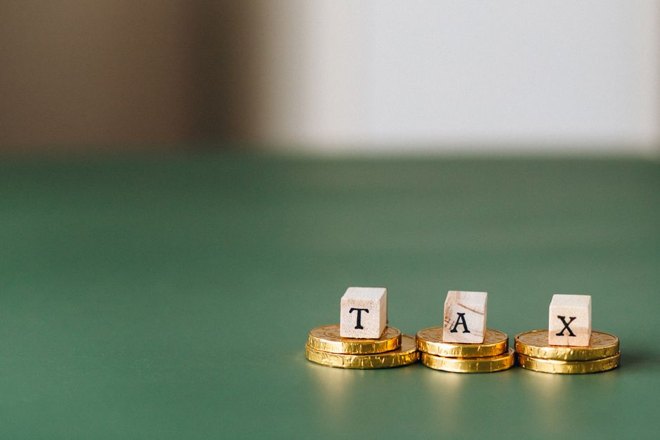Capital Gains Tax on Stocks in 2026: Rates & Examples