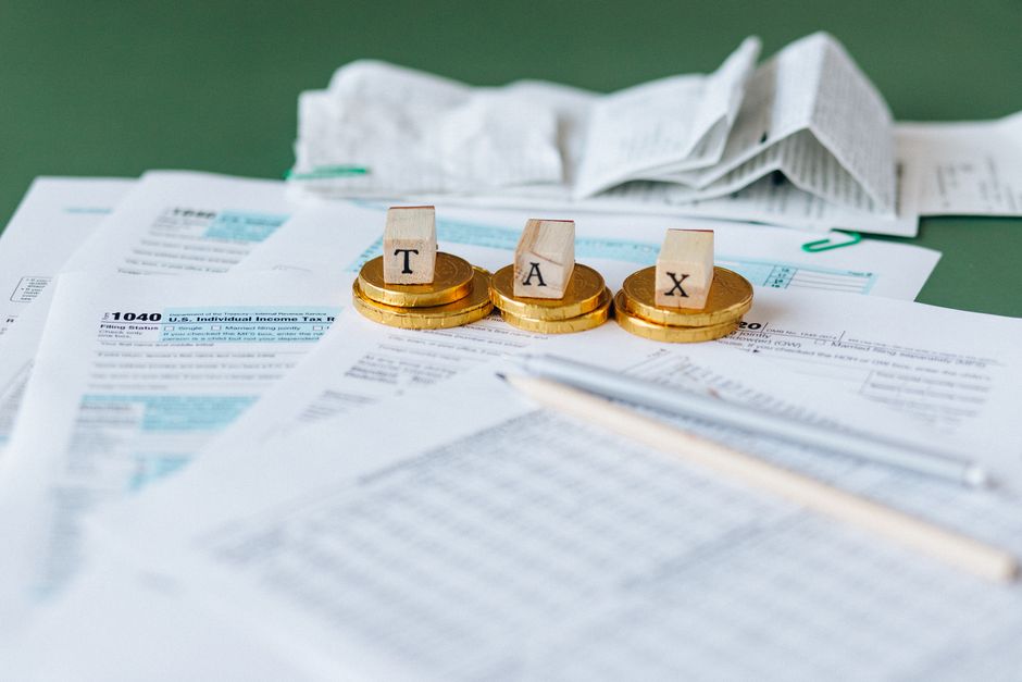 How to Invest a Tax Refund in 2026: A Priority Plan