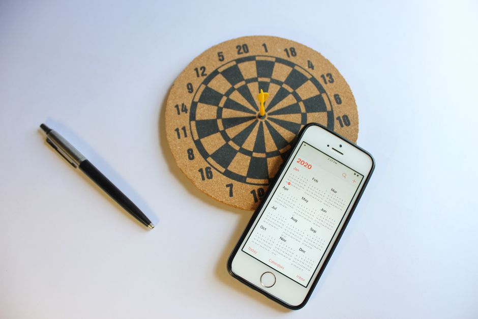 Robo-Advisor vs. Target-Date Fund: Which Wins in 2026?